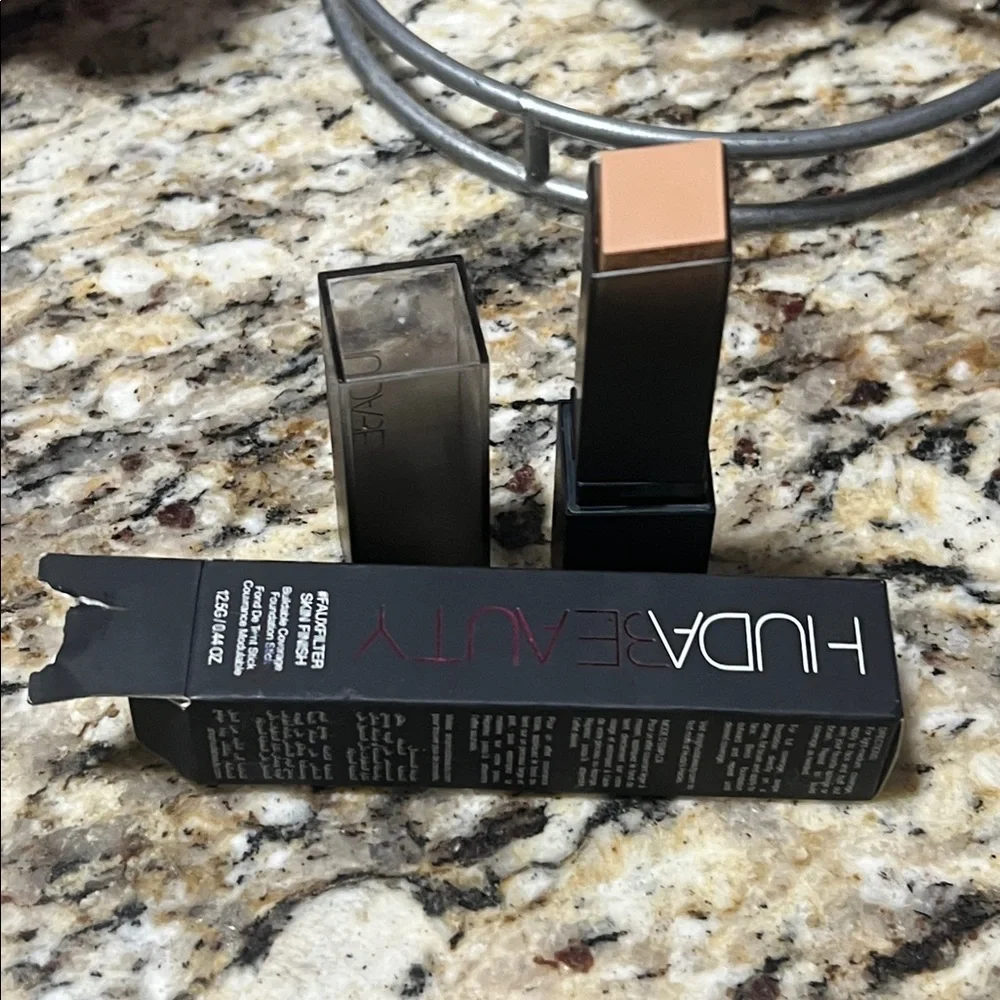 ⚡️💕HUDA BEAUTY Faux Filter Foundation Macchiato